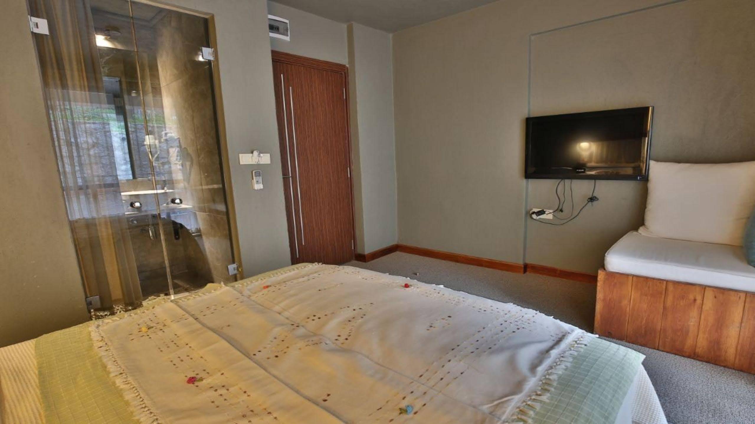 The Green Goose Hotel Датча Экстерьер фото